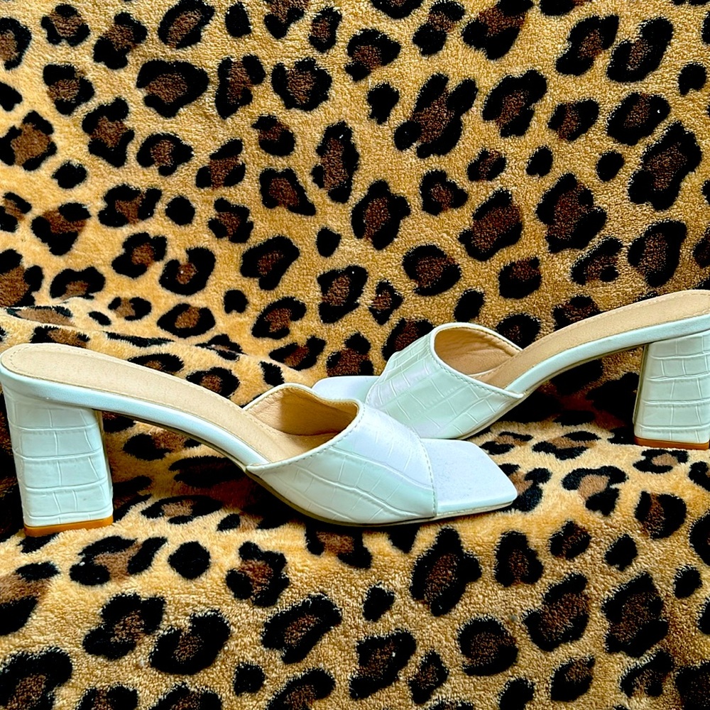 8W White Sandal Heels